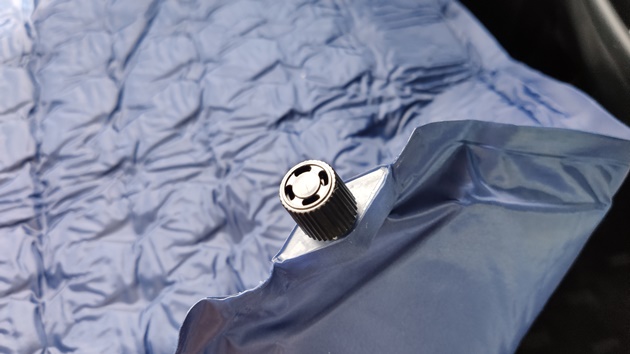 アイリスプラザ 車中泊 防災グッズ マットレス コンパクト レジャー 災害グッズ 丸めて 寝袋 厚3cm 長180cm ブルー