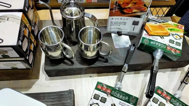 ナフコのキャンプ用品の棚
