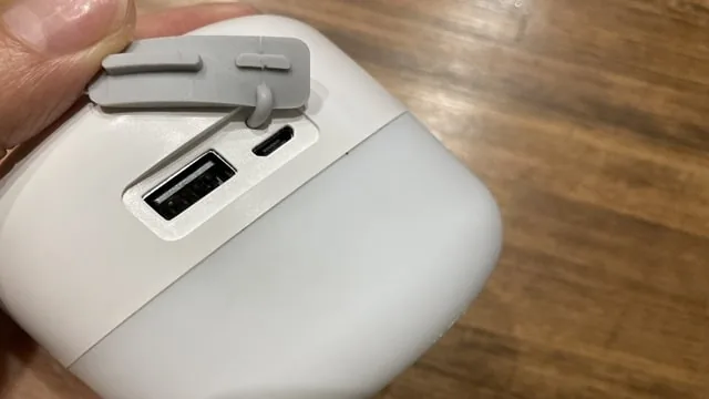Beszing LEDランタン背面の充電用ケーブル差し込み口