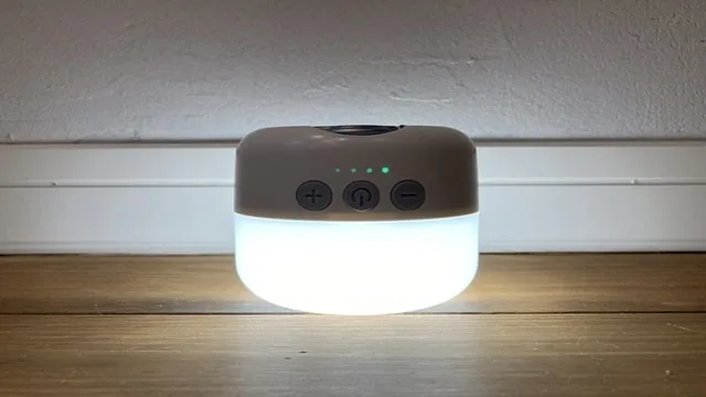 自然色で点灯したLEDランタン