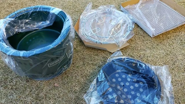 外で開封している水冷式七輪