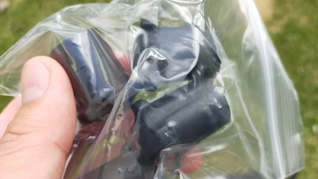PECHAMアウトドアチェアに同梱された予備の足パーツ
