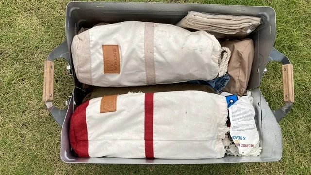 シェルフコンテナ25に収納袋入りのギアを詰めた状態を上から見たところ